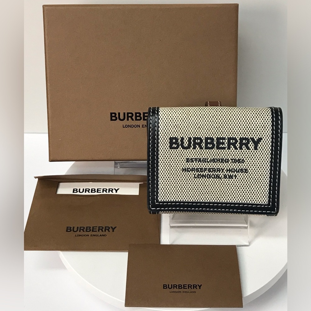 Burberry Luna Horseferry Print Canvas/Leather Bifold Wallet 😍🤍🔥